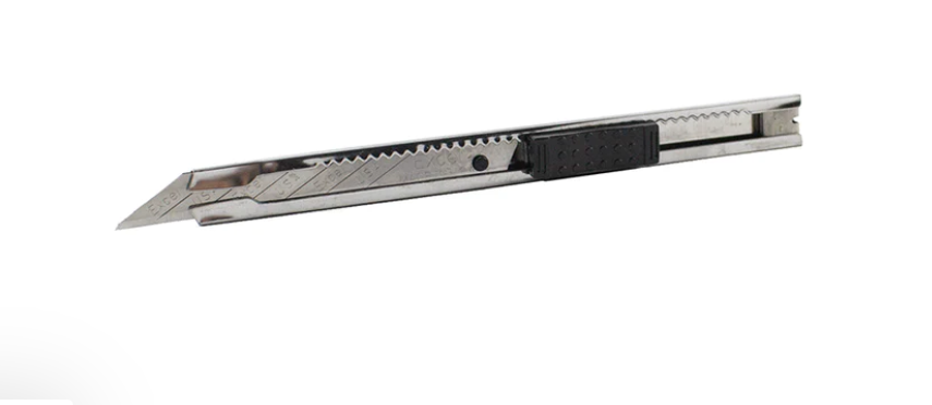 SLIM SNAP BLADE KNIFE WITH 30 DEGREE SNAP BLADES