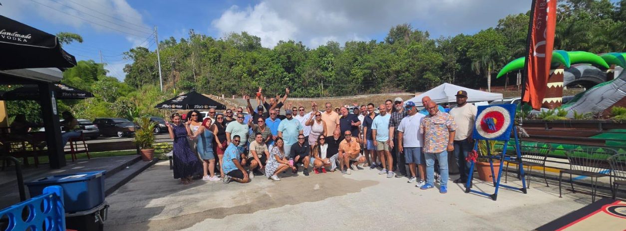 Equipo de Caribbean Sign Supply en la Actividad Familiar 2026